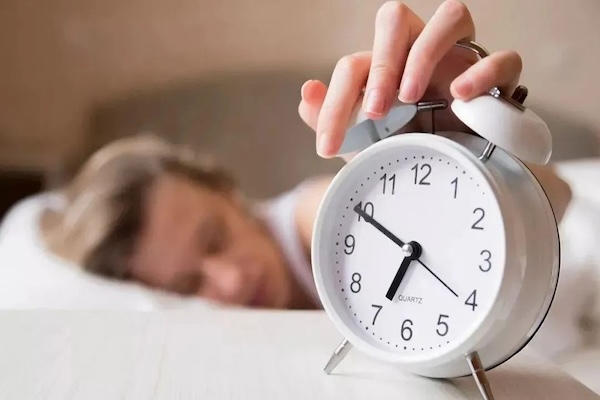 2点 两点\u201d是two o\u0026#39; clock，那\u201c两点过十分\u201d怎么说？_时间