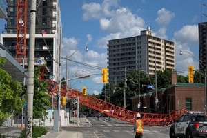 多伦多一建筑工地发生塔吊倒塌事件