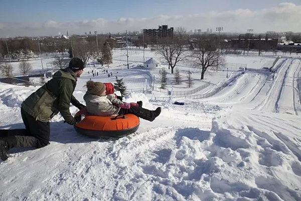 Angrignon附近突然冒出大雪山？免费滑！