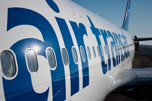 Air Transat遵从政府新规定, 暂时解雇机组人员和飞行员