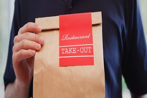 魁北克语言监督机构发推, 要求人们别说“take-out”