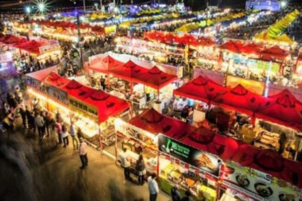 亚洲美食节!老港钟楼变夜市！大吃3天省回机票钱！