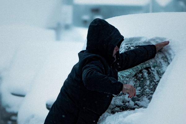 【紧急通知】40cm积雪，-50℃极寒，强风吹雪、巨浪滔天！罕见冬季风暴席卷加拿大！