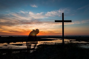 最悲情的复活节：死了我一个，幸福千万人