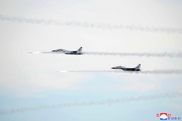 愈演愈烈！朝鲜150架战机同时升空，韩国先进战机获压倒性优势