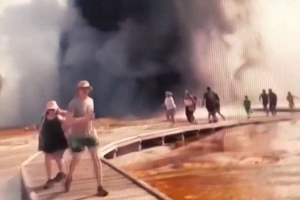 黄石国家公园发生可怕爆炸！