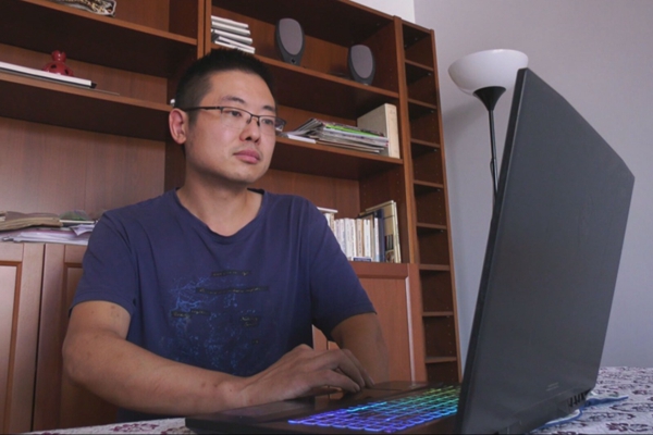 蒙特利尔一华人在线下交易时被喷胡椒，电脑被抢！