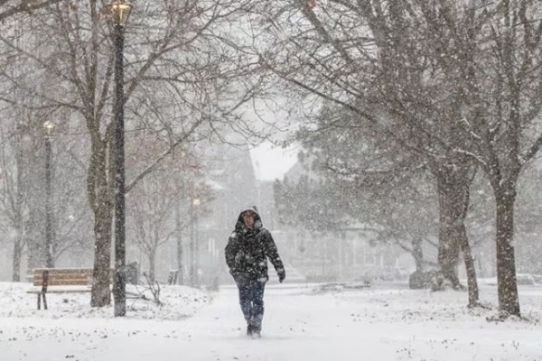 明日雪超大！魁北克多地积雪量15-20厘米！当心路面地穿甲！