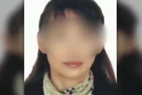 华人女子在机场剪断电子脚镣，制造逃亡假象，最终在酒店被捕！