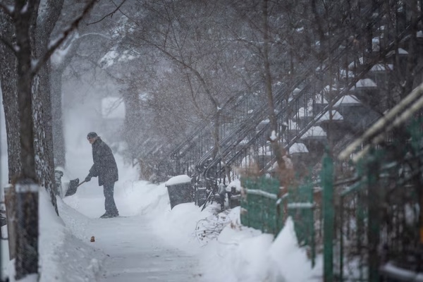 谁该清理门前的雪，房东还是租客？法律是这样规定的！