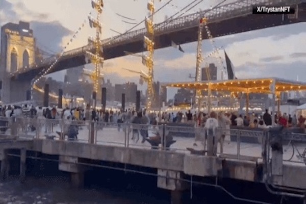 墨西哥海军三桅帆船撞上布鲁克林大桥，2死19伤！