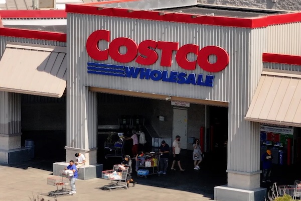 Costco酒柜突然倒下，被砸女子索赔1亿人民币！原告律师：不给看视频…我们只能告！