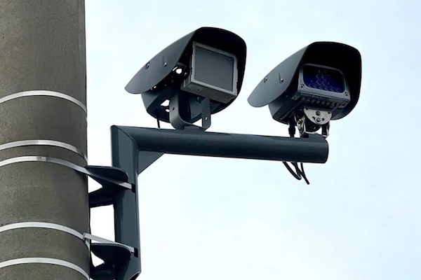 三周开出3.2万张罚单，市政府“良心发现”，宣布立即暂停罚款…