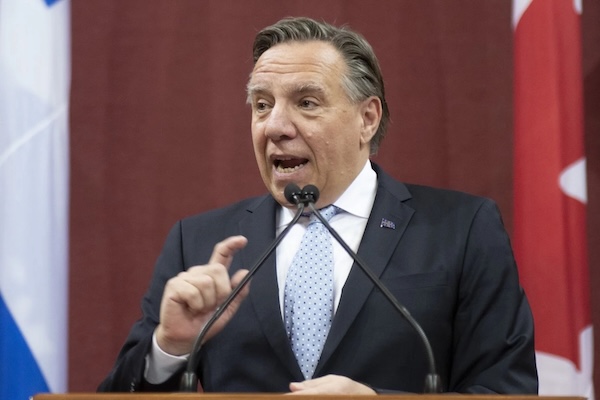 魁省省长乐高带着一堆项目参加联邦-省级峰会，力争为大伙拿到$220亿联邦投资！