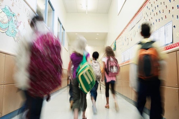 魁北克多校6月23日上课安排惹怒家长与学生，引爆教育制度官僚主义大讨论！