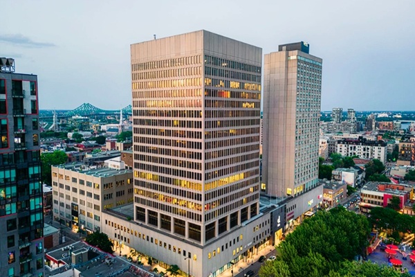 【震惊】公共厕所里竟然装摄像头？！保安称：“我有权查看” 蒙特利尔市中心的商场引争议