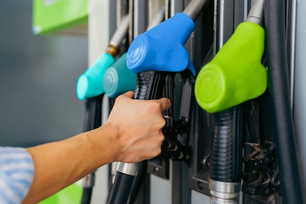 魁北克本周开始调高汽油乙醇含量，车主忧心发动机寿命…专家直言：这种环保是“自私”的！