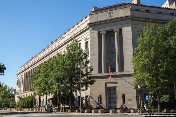 19岁中国女孩非法入境美国被捕