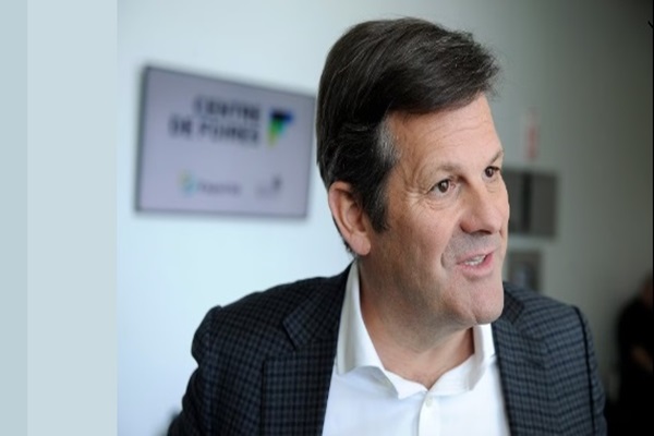 庞巴迪董事长引爆众怒：疑为自家豪宅湖景砍百棵公共树