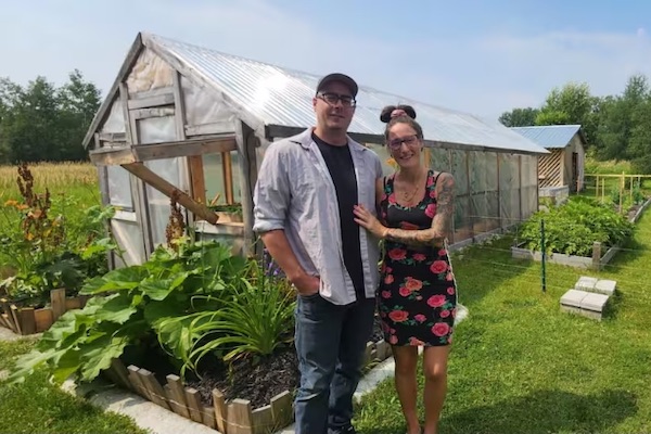 魁省小夫妻34岁就退休，6年攒够了一辈子的钱