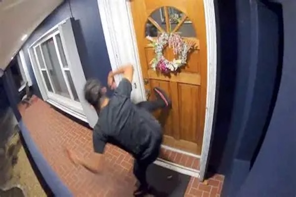 深夜踹门：网络挑战入侵蒙特利尔住宅区！