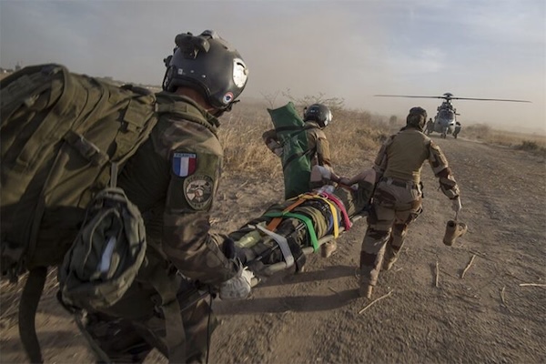 诡异气氛令人猜想：法国要求医院在6个月内为大规模战争做好准备