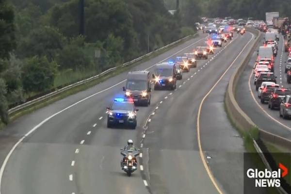 忠犬无畏挡子弹！多伦多警方举行首次警犬葬礼