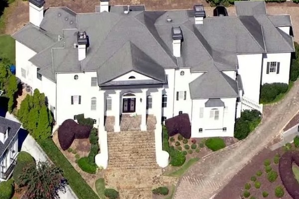 豪宅命案，三人死亡！亚裔牙医枪杀妻女后自尽…