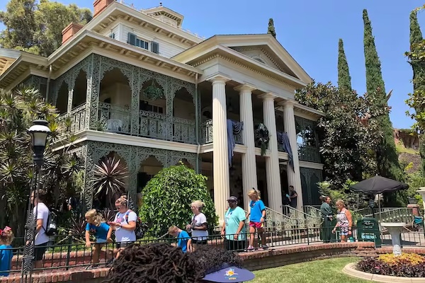 迪士尼鬼屋吓死一女子！怎么判？怎么赔？