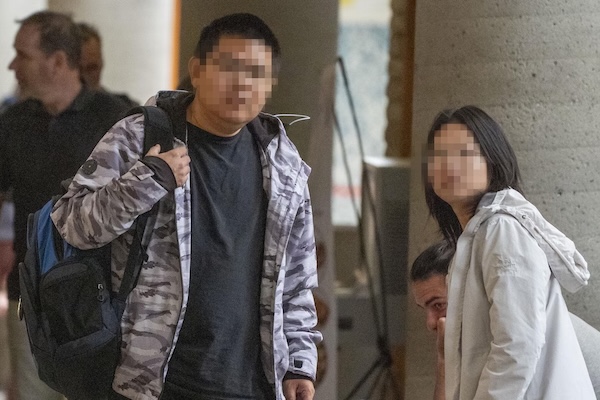 华人博士案爆出新料！举报人首次曝光并出庭作证：公司管理层从未就违规论文一事向王先生寻求解释