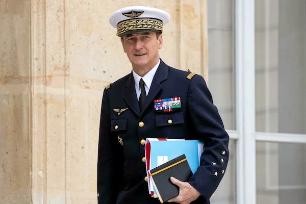 法国全面戒备！继医院被要求准备接收五万伤员后，军方警告或与俄罗斯爆发激烈冲突！