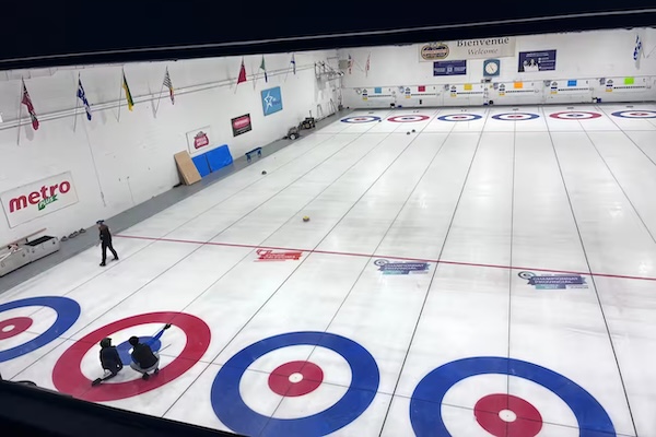 冰壶让位匹克球？皇家山市的决定引发居民分裂激辩