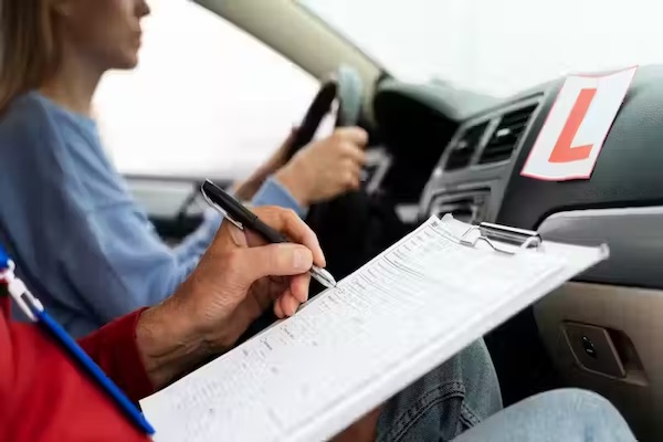 【炸裂】你的驾照可能得重新考！蒙特利尔一驾校被查，两千多本驾照为“欺诈性获取”