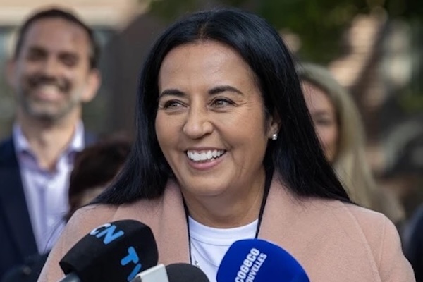 阴了8年的蒙特利尔终于变天，新市长堪称“斗士”，散发着移民的坚韧与真实！