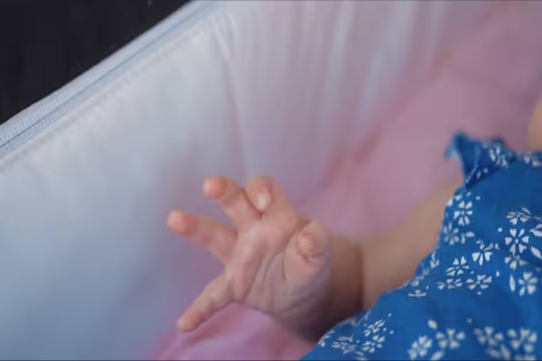 母婴同睡出悲剧！多个组织敦促民众转发此消息！