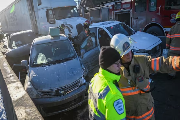 Longueuil：重型卡车冲进车流，五辆小车被撞惨！撞击前从未刹车！