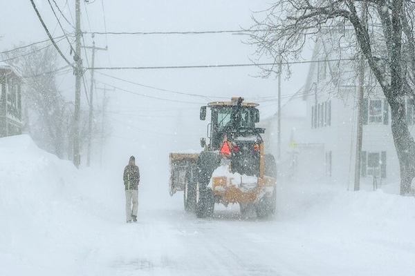 【警告】周三周四大雪连下两天，强风吹雪视物不清，蒙特利尔、大南岸出行困难！