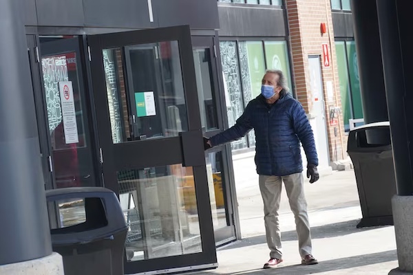 魁安两省多家医院、养老院再次强制要求佩戴口罩！