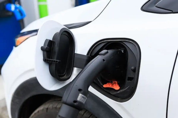 【重大突发】欧盟放弃“2035全面电动汽车”目标，汽车产业迎来务实转向！