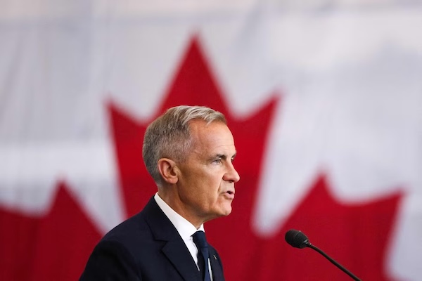 【突发】卡尼要翻船，明里“远离美国”，暗里“巨资买炸弹”！