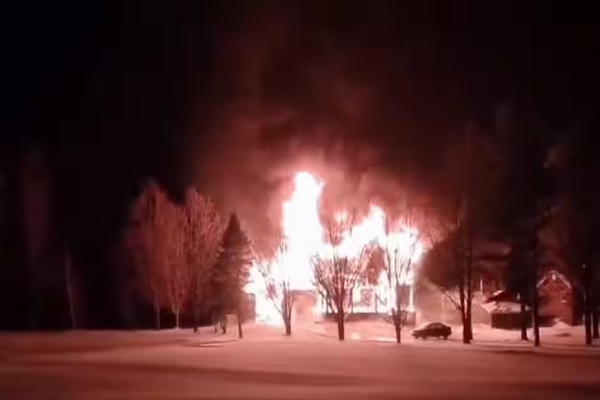 小镇猛烈火灾震惊整个魁省：一家五口重伤，三人生命垂危！