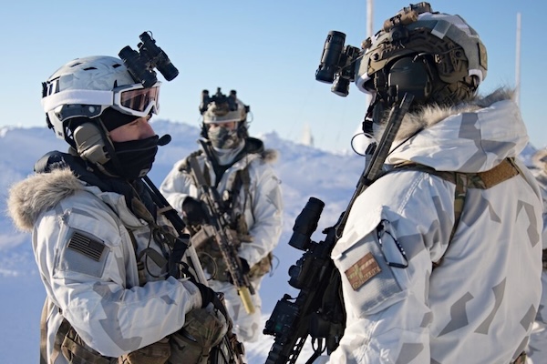 特朗普正在考虑“武力获取格陵兰”！白宫：毋容置疑，他是三军统帅！