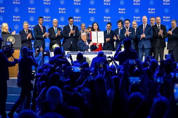 卡尼硬刚特朗普，点燃爱国之火！重磅分析：什么样的国家会加入“和平委员会”…