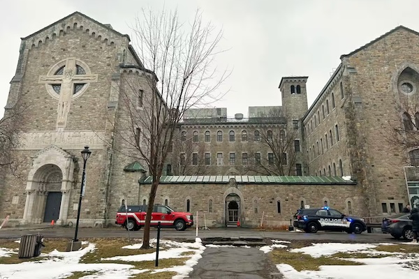 【突发】西岛Cégep两名学生因冰面破碎坠入河中，一人被救，一人失踪！