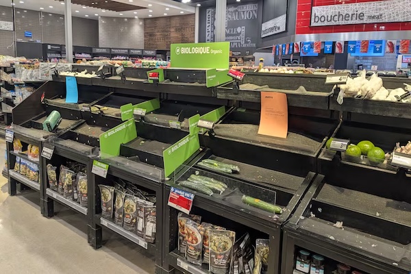 魁省多家超市水果蔬菜断货严重，引发居民恐慌及强烈不满：近期别去这几家…