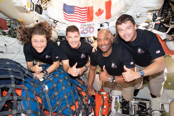 加拿大总理卡尼致电猎户座飞船，“贼不走空”的精神值得称道！