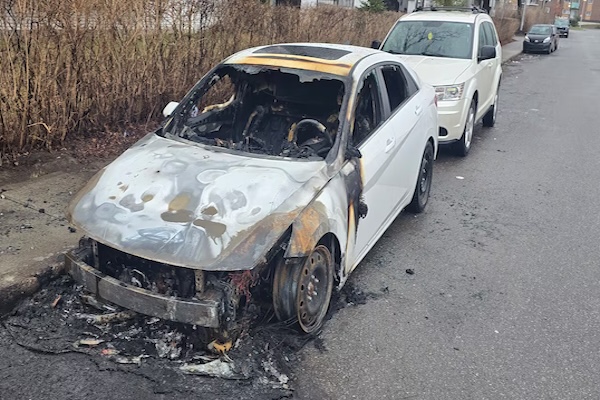 Saint-Laurent凌晨惊魂：5辆汽车被纵火！