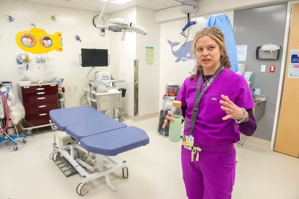 绝对不正常：魁北克年轻人膝盖手术激增，75%的病人会哭，有些家长会哭到失去知觉…