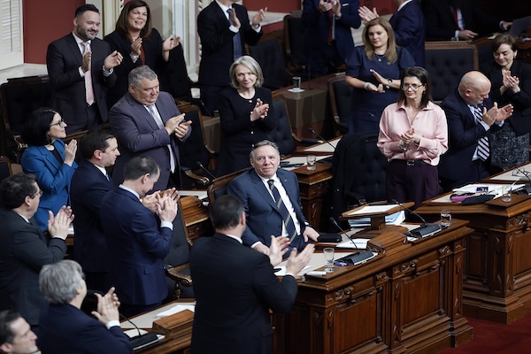 与魁北克人民作别，乐高省长发表最后演讲，给政府留下三句忠告…