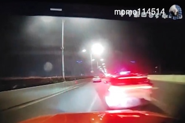 百度“萝卜快跑”突发系统故障，多辆无人驾驶出租车停在路中央不能动…引发强烈关注！